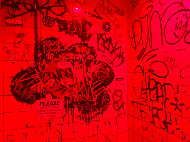 How to have sex in a club or bar bathroom