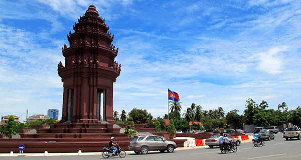independence-monument-phnom-penh-2.jpg