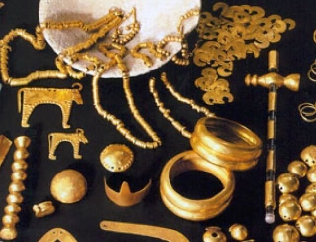 Varna-Gold-Treasure-Black-Sea-Coast-Varna-Bulgaria-Worlds-Oldest-Gold-2.jpg