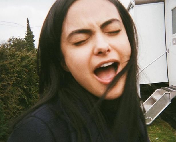 0_Camila-Mendes-Instagram-selfie-1292087.jpg