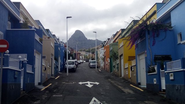 Kolorowe domy Punta z górą.jpg