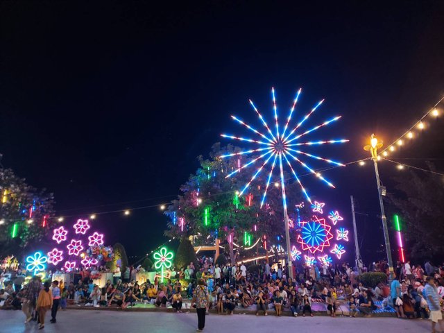 Loy Krathong parade15.jpg