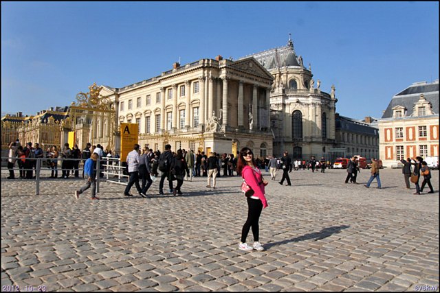 b-EU121023-220644.jpg