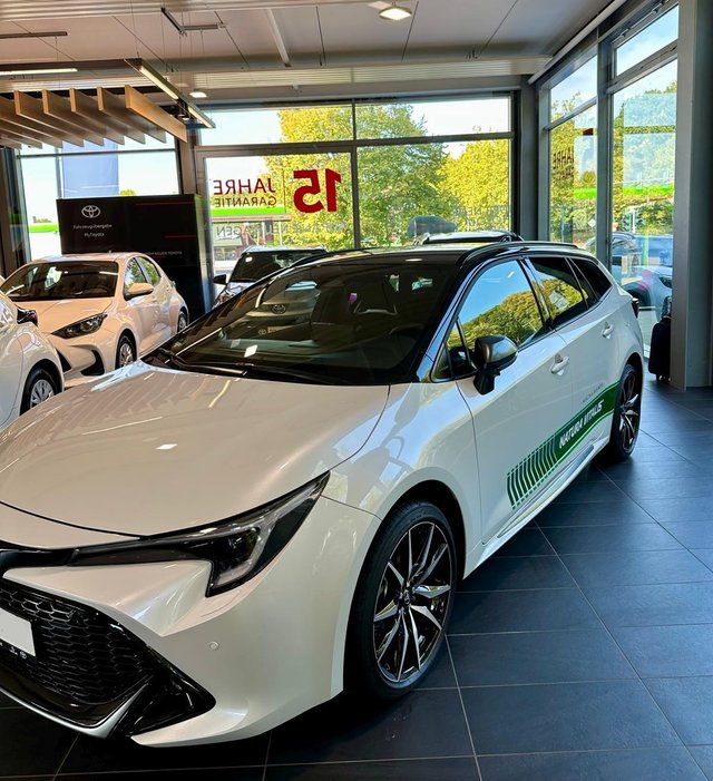 Toyota im Autohaus.jpg