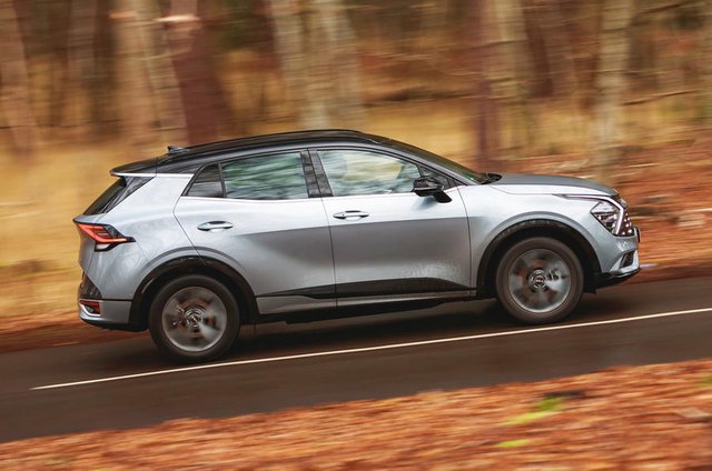 2-kia-sportage-hybrid-2021-lhd-uk-first-drive-review-side-pan.jpg