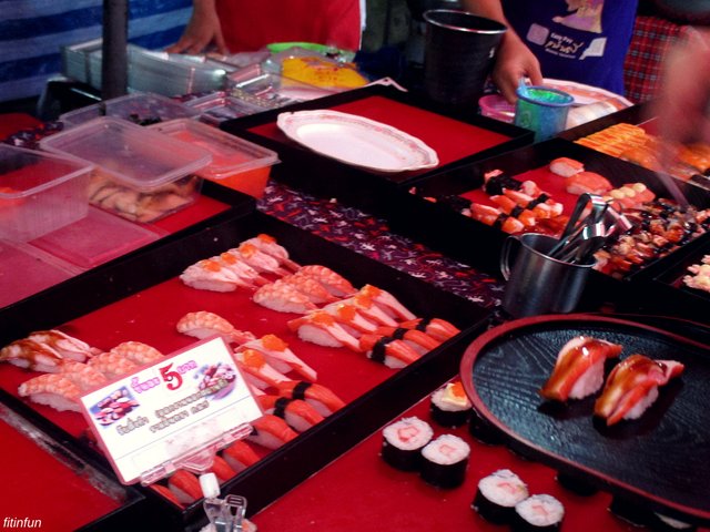 Market Friday sushi mrt sutthisan Bangkok Thailand Weekend fitinfiun.jpg