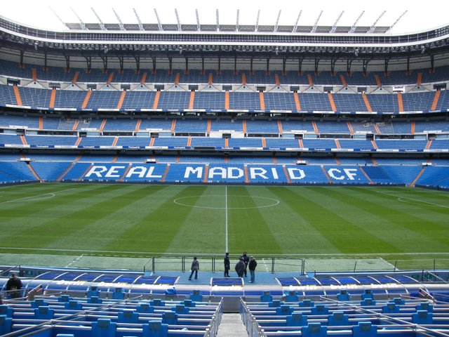 The_Santiago_Bernabeu_Stadium_-_U-g-g-B-o-y.jpg