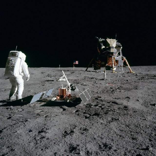 1920px-Aldrin_Looks_Back_at_Tranquility_Base_-_GPN-2000-001102.jpg