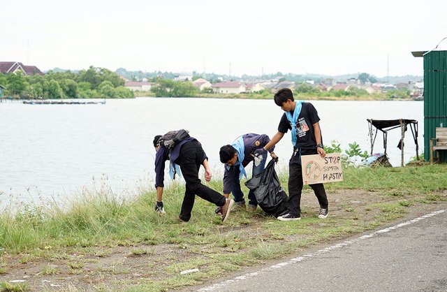 Bersih Waduk_01.jpg