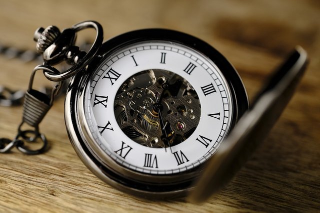 clock-3179167_1280 (1).jpg