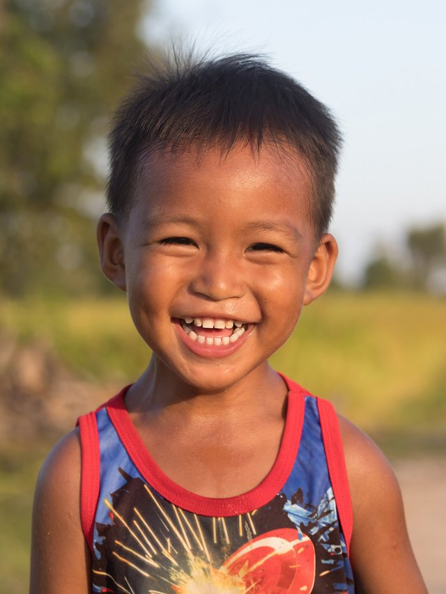 Laughing_boy_at_golden_hour.jpg