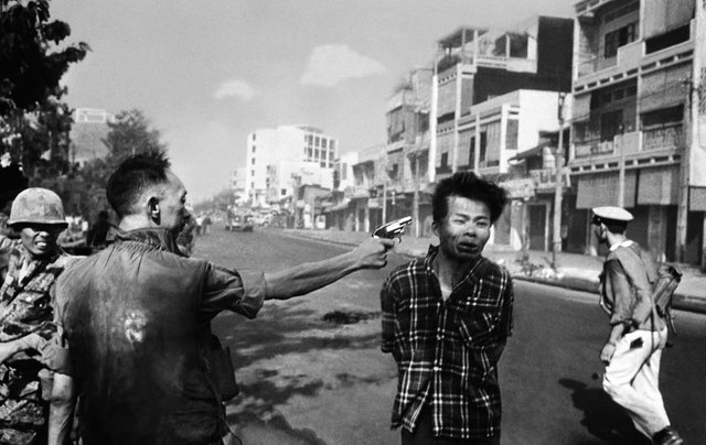 Saigon_execution_Murder_of_a_Vietcong_by_Saigon_Police_Chief-1968.jpg