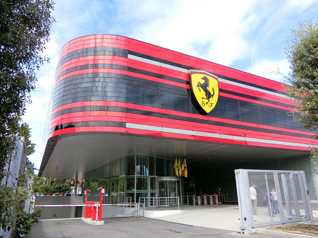 2048px-GESTIONE_SPORTIVA_FERRARI_(36309430764).jpg