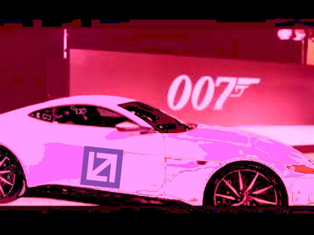 007pinkcar2.jpg