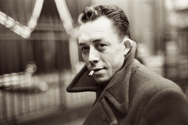 Albert-Camus-smoking.jpg