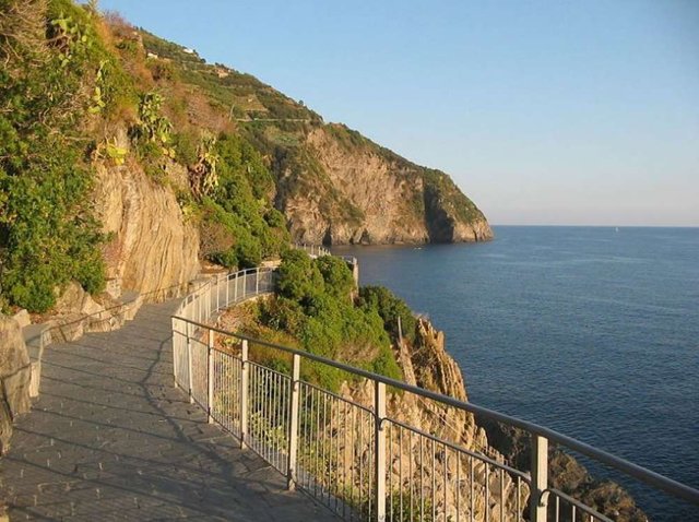 via-dell-amore-alle-cinque-terre-la-piu-romantica-passeggiata-d-italia-80_1433_786x587.jpg