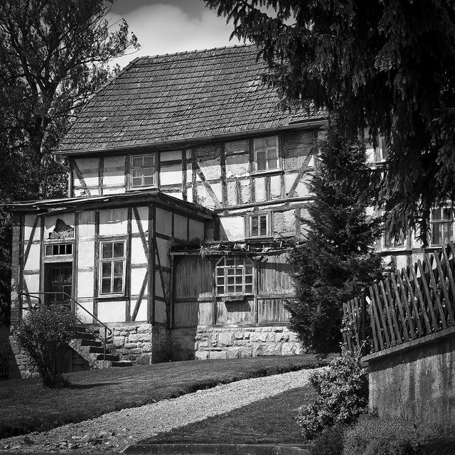 8877316288-old-house-in-kefferhausen (FILEminimizer).jpg