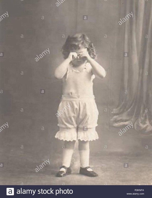 vintage-victorian-artistic-image-featuring-children-R3KNFA.jpg