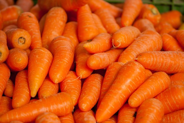 carrots-1508847_1920.jpg