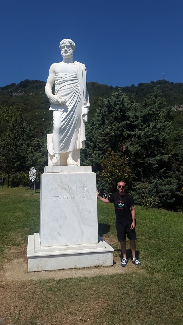 Aristotele statue.jpg