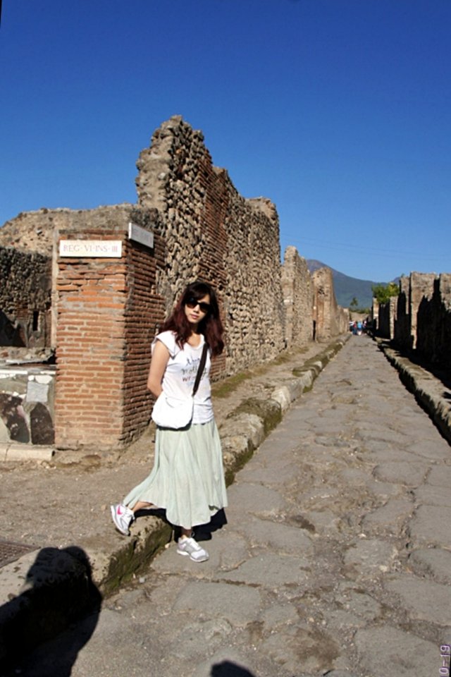 b-EU121019-173646.jpg