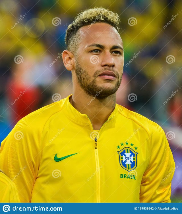 futbolista-brasileño-neymar-jr-moscú-rusia-de-junio-superestrella-brasileña-antes-del-partido-la-copa-mundial-fifa-serbia-vs-167538942.jpg