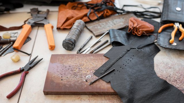 tailoring-workshop-arrangement-table.jpg