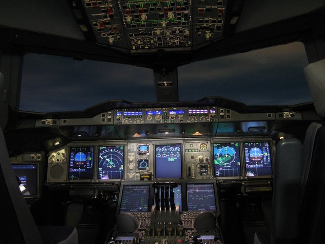 cockpit-1669254_1920.jpg