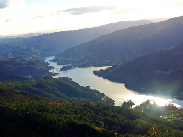 Nationalpark_Peneda-Gerês-Rio_Caldo.jpg