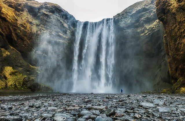 Skogafoss-waterfall-in-Iceland.jpg