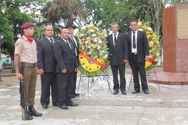 Actos en la plaza.jpg