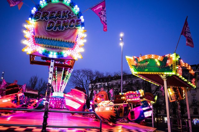 funfair-1179317_1280.jpg