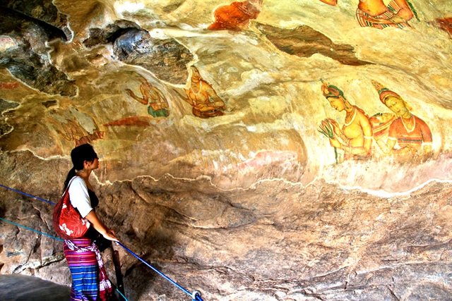 sigiriya-fresco-2.jpg