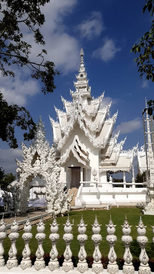 Wat Rong Khun10.jpg