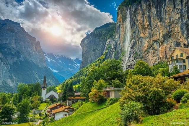 Staubbach-waterfall-Lauterbrunnen-Switzerland.jpg