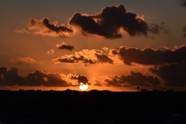 huge sun sunset balcony 3.jpg