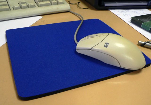 HP_mouse_and_mousepad_20060803.jpg