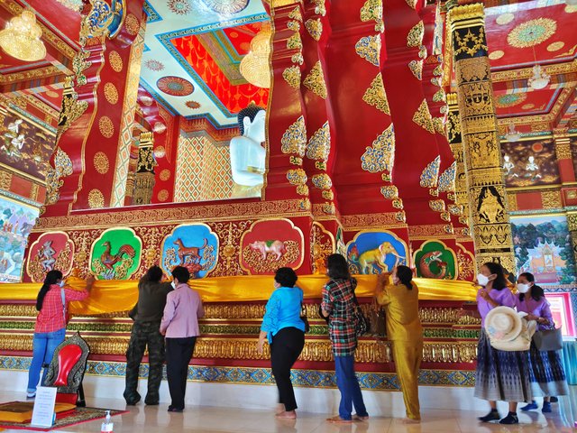 Relic Cloth Procession