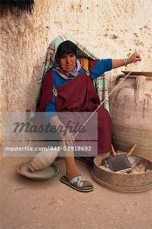 841-02918692em-berber-woman-spinning-wool-in-troglodyte-house-matmata.jpg