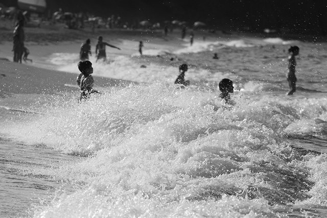 Wave_Play_003_BW_s.jpg