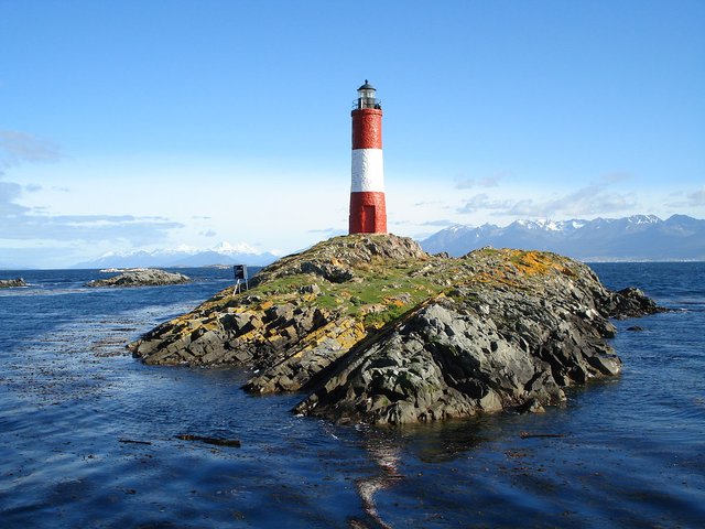 1200px-Les_Eclaireurs_Lighthouse.jpg