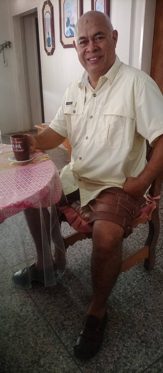 tomando un cafe 1.jpg