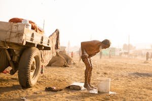 free-photo-of-a-man-washing-his-body-with-water-from-a-bucket-in-a-desert.jpeg