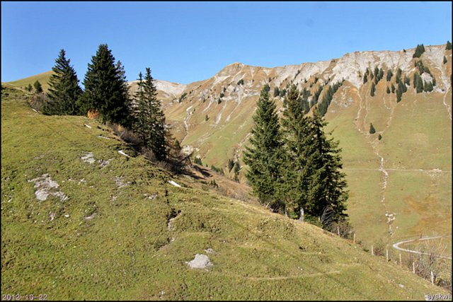 b-EU121022-192352.jpg