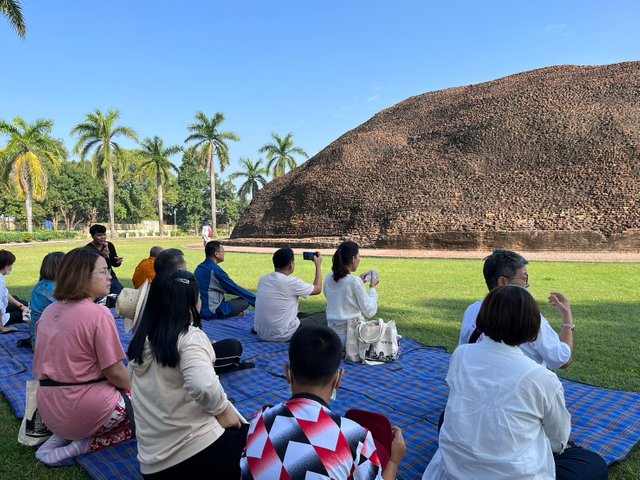 Makutapanthana Chedi4.jpg