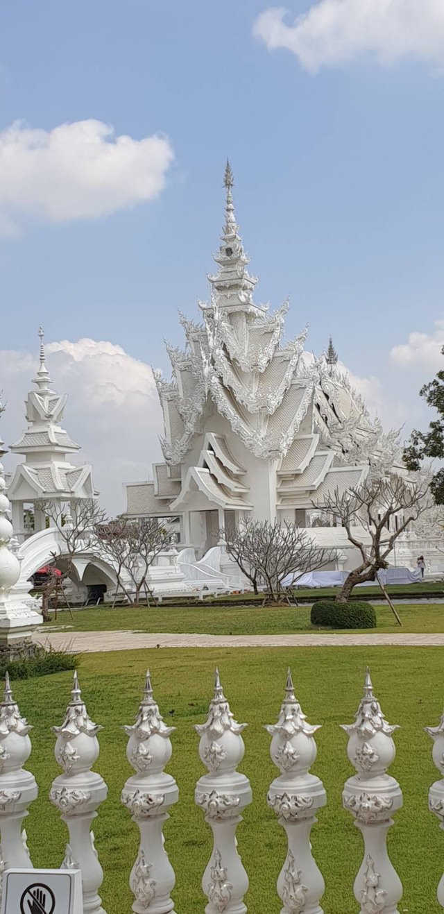 Wat Rong Khun12.jpg