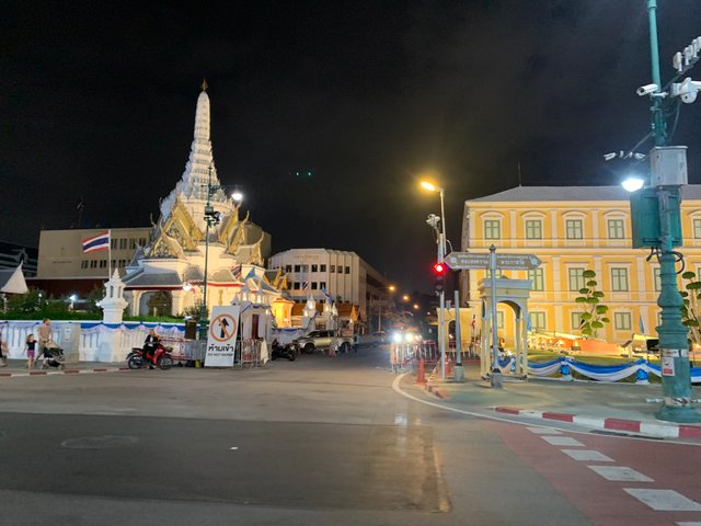 Bangkok City Pillar Shrine1.jpg