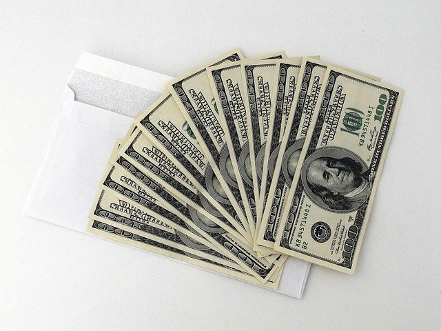 dollars-2439136_640.jpg