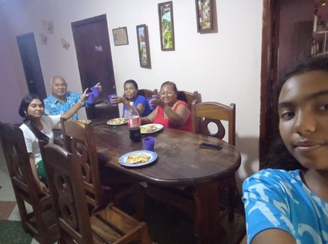 brindis con la familia 100.jpg