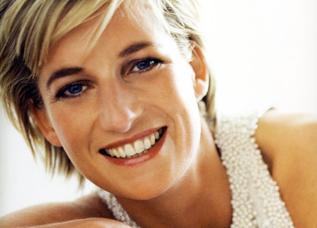 lady-diana-by-Mario-Testino.jpg
